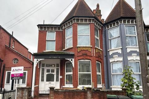 5 bedroom semi-detached house to rent, 48 Arcadian Gardens TeePeeWood GreenLondon