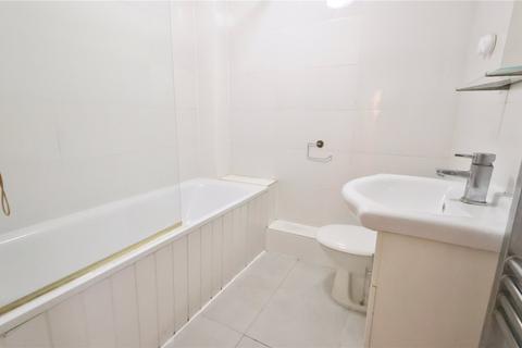 2 bedroom penthouse to rent, Chapel Street, Woking, Surrey, GU21