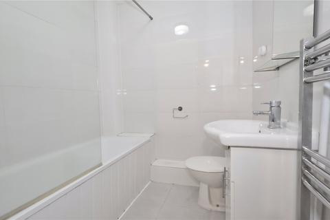 2 bedroom penthouse to rent, Chapel Street, Woking, Surrey, GU21