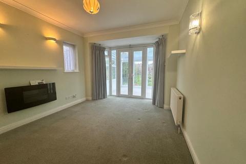 2 bedroom detached bungalow for sale, Tandridge Gardens, South Croydon, Surrey