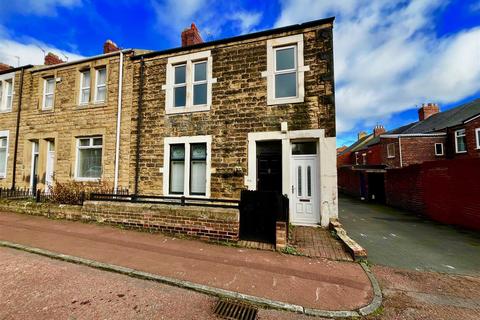 3 bedroom flat to rent, York Street, Pelaw, Gateshead