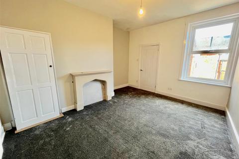 3 bedroom flat to rent, York Street, Pelaw, Gateshead