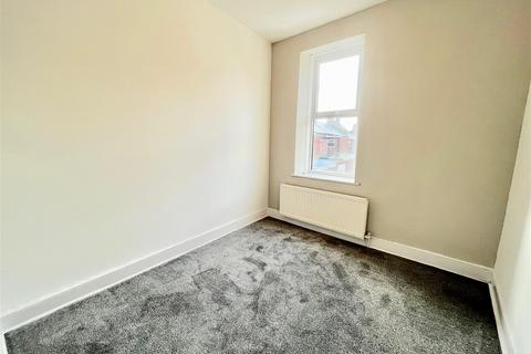 3 bedroom flat to rent, York Street, Pelaw, Gateshead