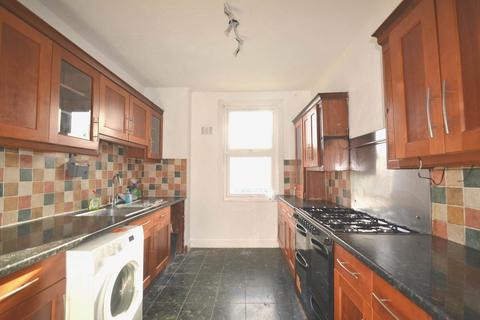 2 bedroom semi-detached house to rent, Warrington Road, Harrow