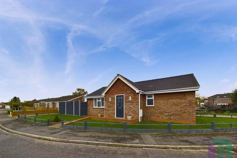 2 bedroom bungalow for sale, Vandyke Close, Milton Keynes MK17