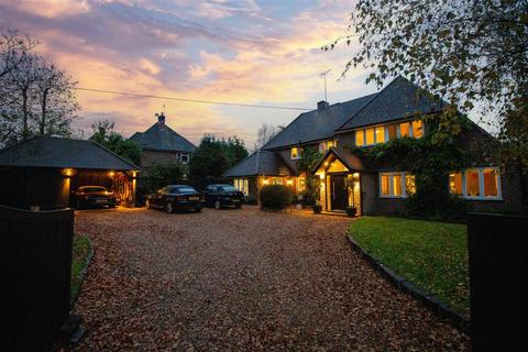 4 bedroom detached house for sale, Oak Bank, Lindfield