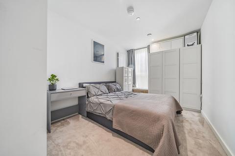 2 bedroom flat for sale, Royal Crest Avenue London E16