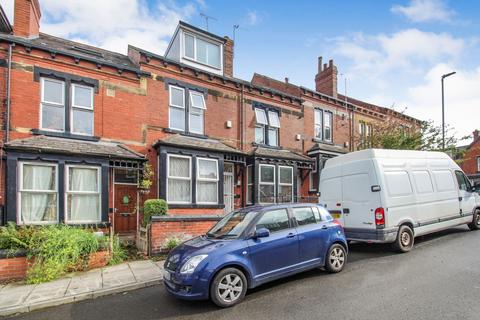 6 bedroom terraced house to rent, 25 Burchett Grove, Leeds