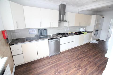 7 bedroom house for sale, Scotts Road, Southall