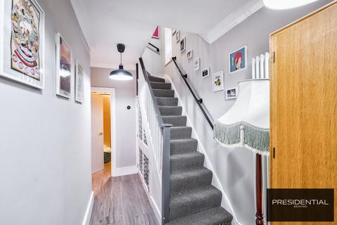 3 bedroom semi-detached house for sale, Highams Park IG8