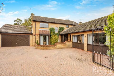 5 bedroom detached house for sale, Boyce Close, Peterborough PE7