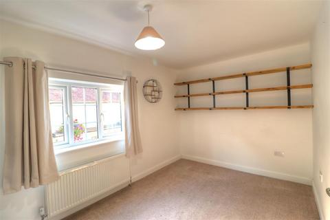 2 bedroom terraced house to rent, Church Street, Pershore