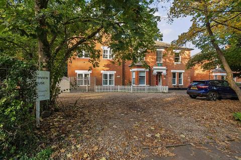 1 bedroom flat for sale, Broomhall Road,  Horsell,  Woking,  GU21