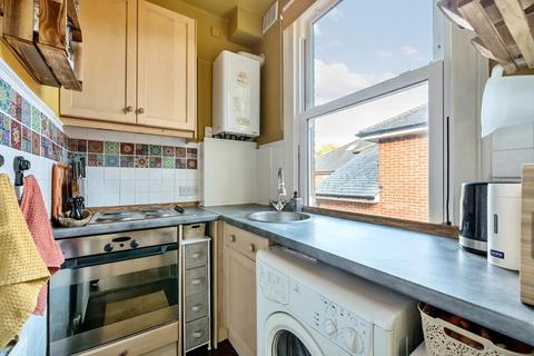 1 bedroom flat for sale, Broomhall Road,  Horsell,  Woking,  GU21