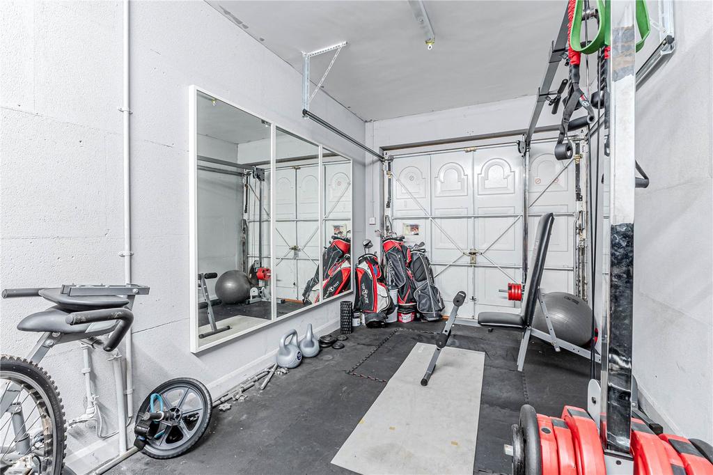 Garage/Gym