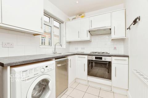 2 bedroom maisonette to rent, Mount Pleasant Road Caterham CR3