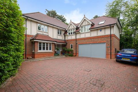 5 bedroom house to rent, Waterhouse Lane, Kingswood