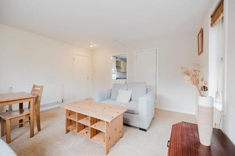 2 bedroom duplex to rent, 0346L Abbeyhill Crescent, Edinburgh, EH8 8DZ