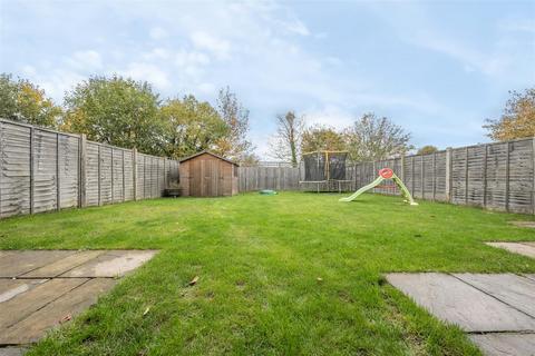 11 Crown Close, Pewsey, SN9 5FD