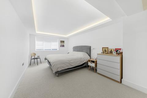 3 bedroom apartment to rent, Montagu Mews South, London, W1H