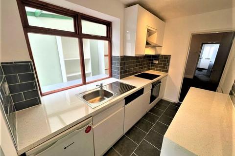 4 bedroom terraced house for sale, Queens Road, Hampshire PO12