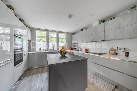 4 Wildernesse Close, Edgware, HA8 9GP