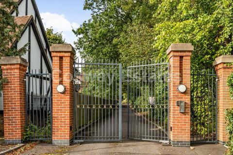 4 Wildernesse Close, Edgware, HA8 9GP