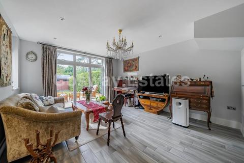 4 Wildernesse Close, Edgware, HA8 9GP