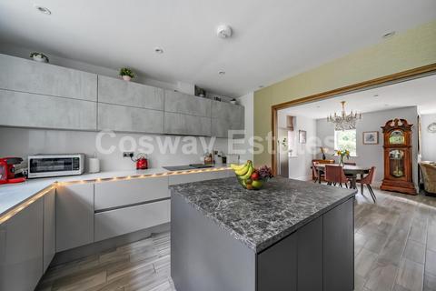 4 Wildernesse Close, Edgware, HA8 9GP