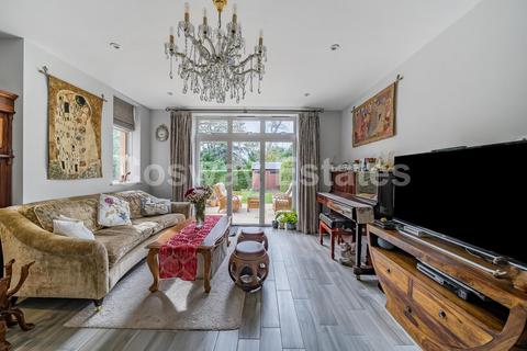 4 Wildernesse Close, Edgware, HA8 9GP