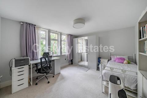 4 Wildernesse Close, Edgware, HA8 9GP