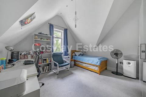 4 Wildernesse Close, Edgware, HA8 9GP