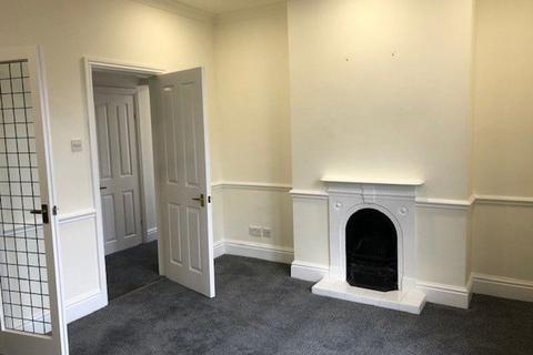 2 bedroom apartment to rent, Knutsford Rd, Ws, SK9 6JD