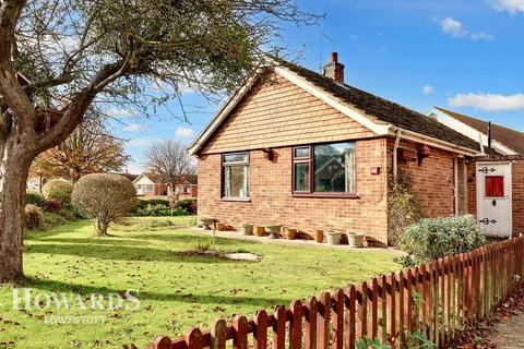 2 bedroom detached bungalow for sale, Witney Green, Pakefield