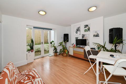 16a Campbell Road, London, E3 4DT