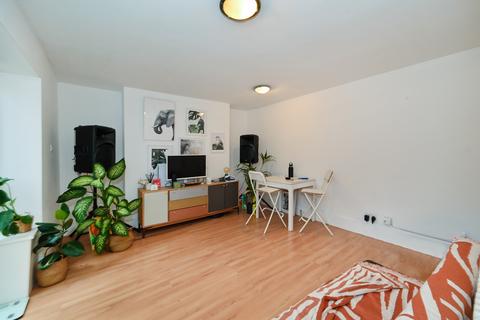 16a Campbell Road, London, E3 4DT