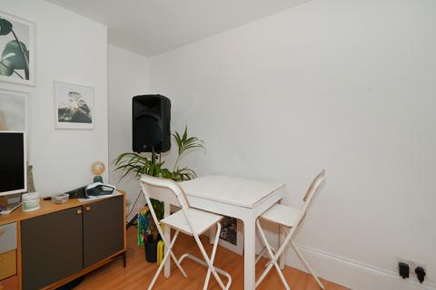 16a Campbell Road, London, E3 4DT