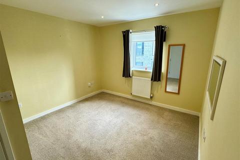 2 bedroom apartment to rent, Pentire Crescent, Newquay TR7