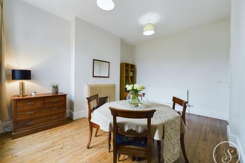 6 Avenue Hill, Leeds, LS8 4EY