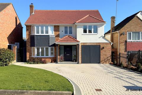 4 bedroom detached house for sale, Homewood Avenue, Cuffley