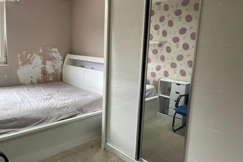 1 bedroom in a house share to rent, Wallington SM6