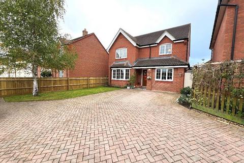 4 bedroom detached house for sale, Crump Way, Evesham