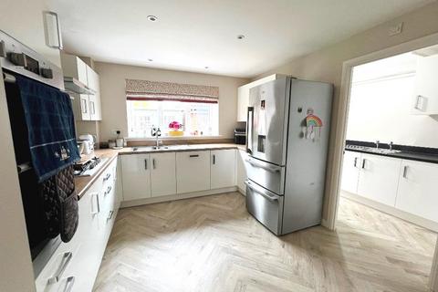 4 bedroom detached house for sale, Crump Way, Evesham