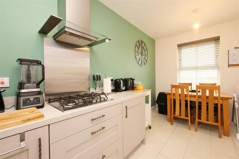 4 bedroom terraced house for sale, Miller Road, Off Water Lane