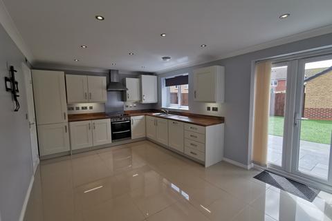 4 bedroom detached house to rent, Newbold Drive, Stafford, ST16 1WA