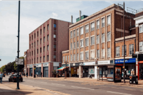 Retail property (high street) to rent, Upminster, Essex RM14