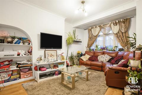3 bedroom house for sale, Huxley Drive, Romford, RM6