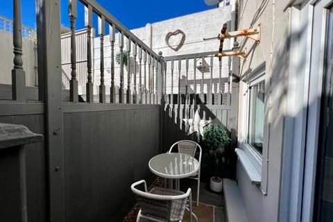 4 bedroom end of terrace house for sale, East Cliff, Folkestone