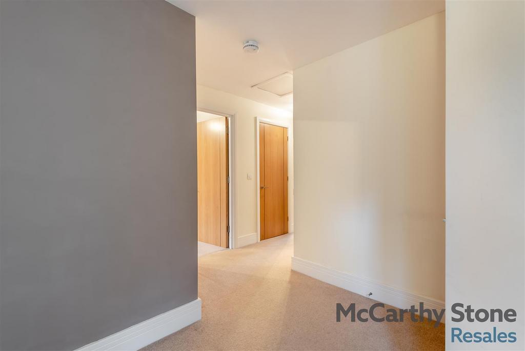 8671122-interior01.jpg