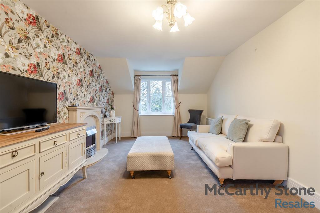 8671122-interior06.jpg